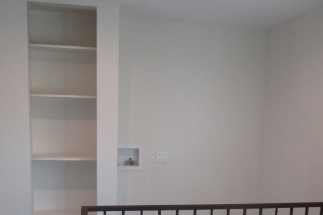 Building Photo - 6516 Beck Ave