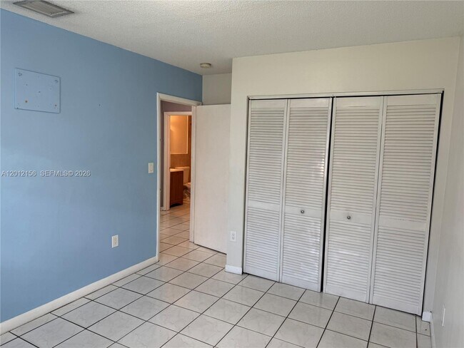 Building Photo - 837 SE 8th Ct