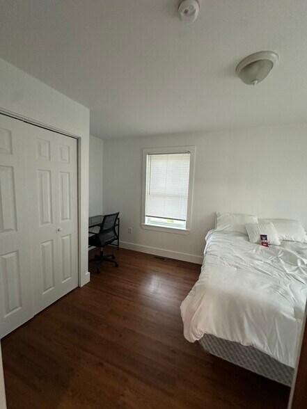 Building Photo - 765 S Aurora St