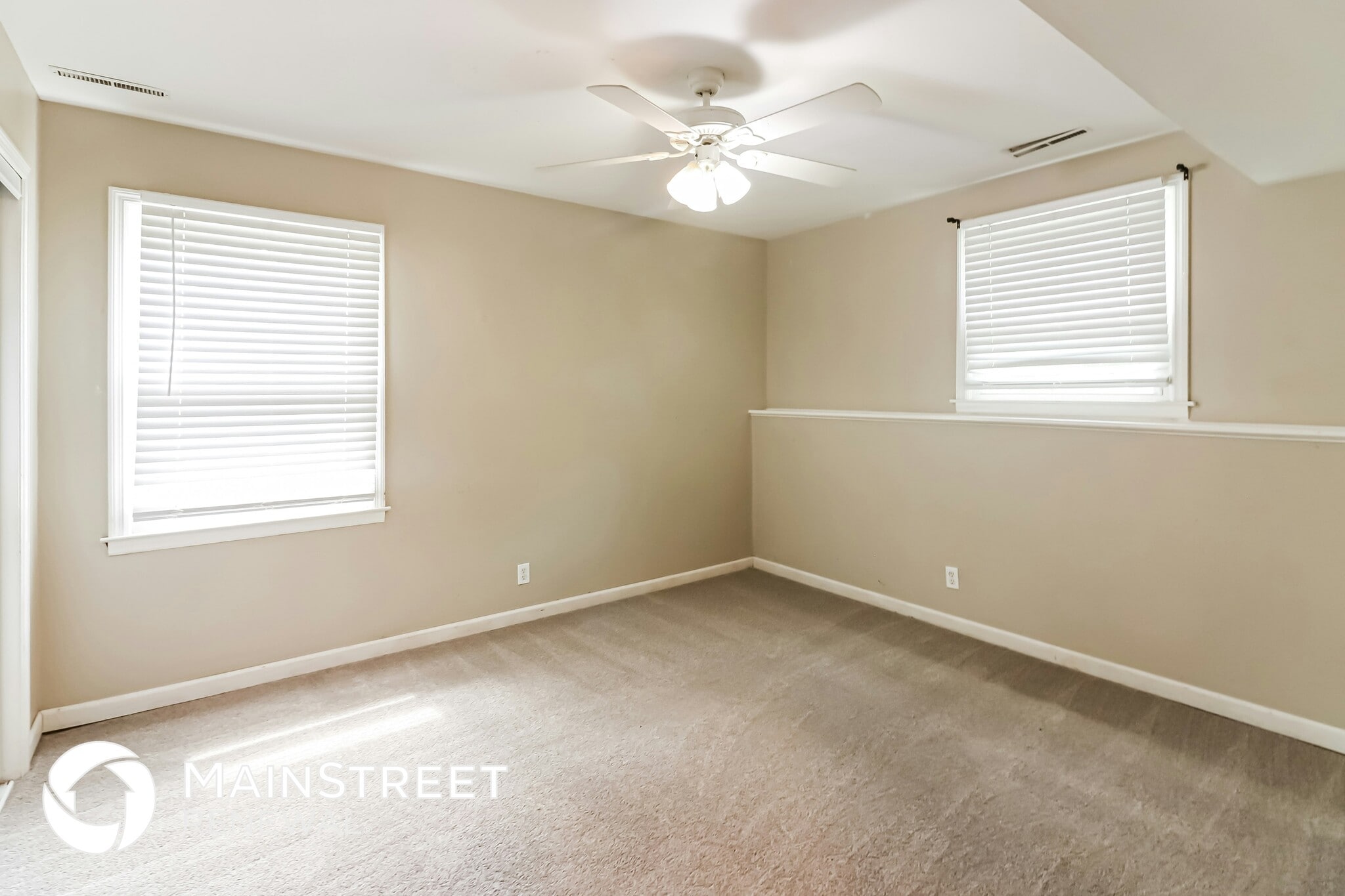 Building Photo - 7200 Willow Ave