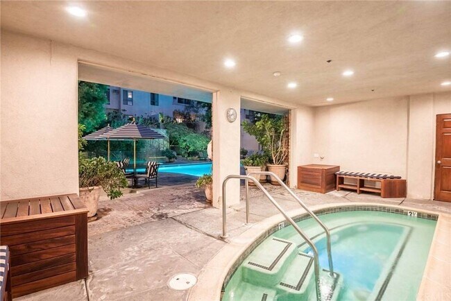 Community Jacuzzi - 1440 Veteran Ave