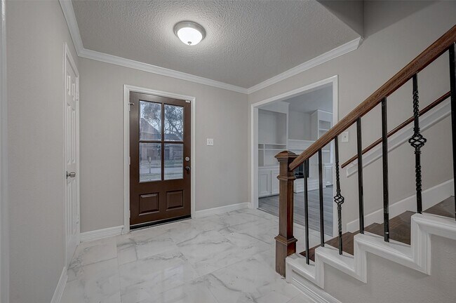 Building Photo - 919 Mockingbird Way