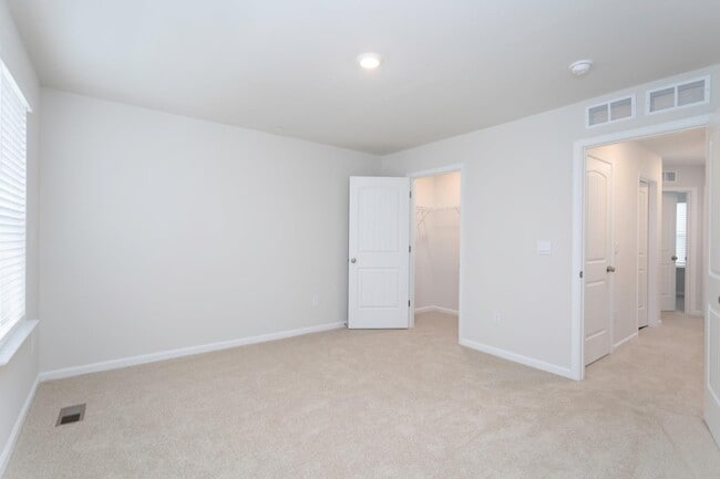 Building Photo - 128 JULIE Ln