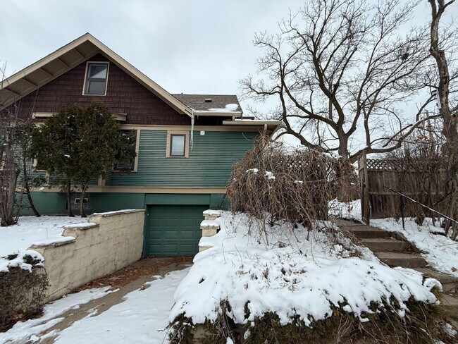 Building Photo - 3553 Dupont Ave S