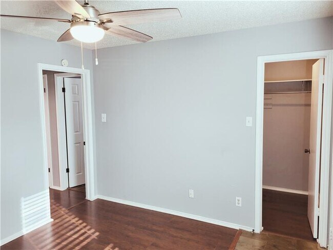 Building Photo - 6702 Everhart Rd