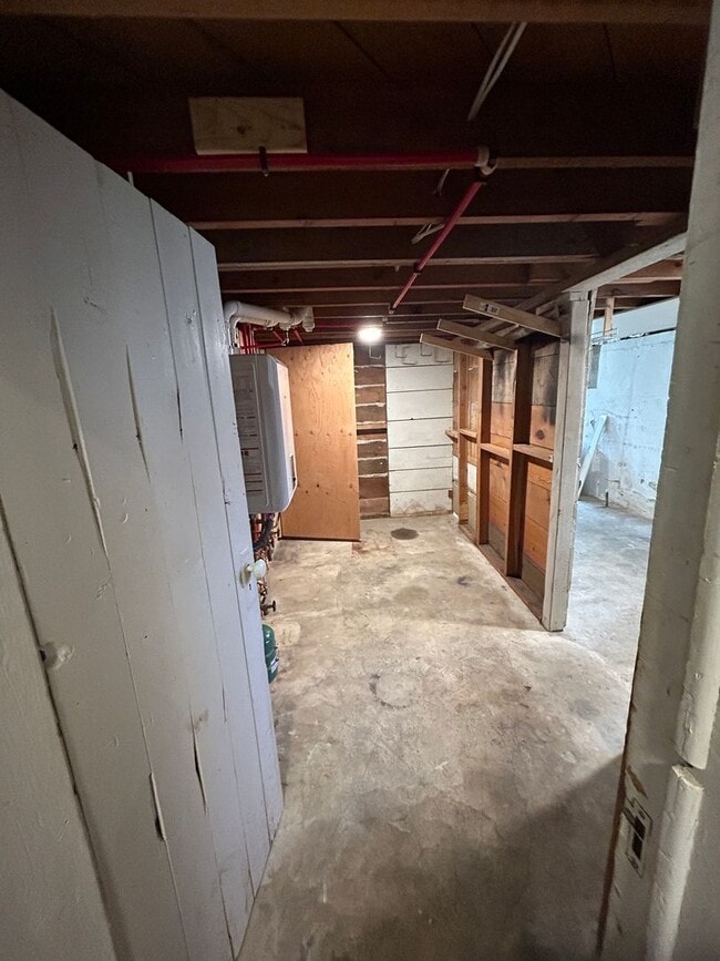 Building Photo - Cozy 2 Bed, 1 Bath Cottage in the Heart of Hamilton