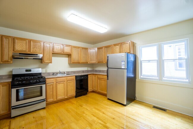 Building Photo - 509 Columbus Ave