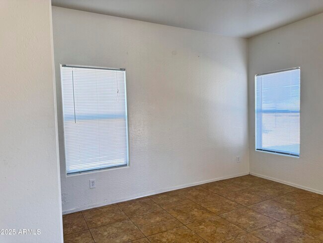 Building Photo - 33433 N Madison Way Dr
