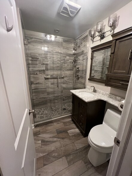 Building Photo - 2241 S 17th Ave