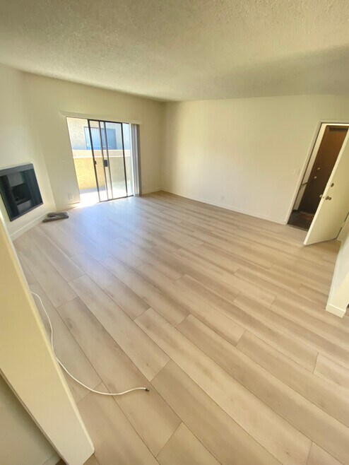 Building Photo - 14942 Burbank Blvd