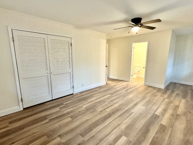 Building Photo - 2051 S Post Rd