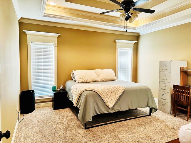 Building Photo - 459 Long Acre Dr