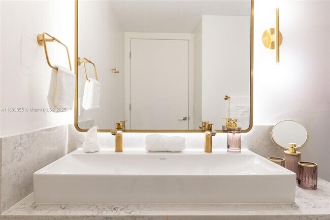 Building Photo - 159 NE 6th St