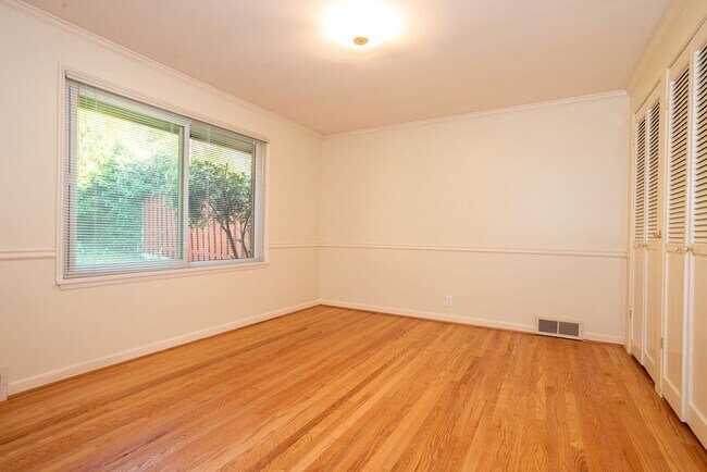 Building Photo - Beautiful Magnolia Brick close to village ...