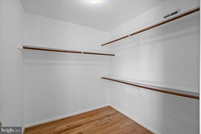 Building Photo - 8608 Oak Brook Ln