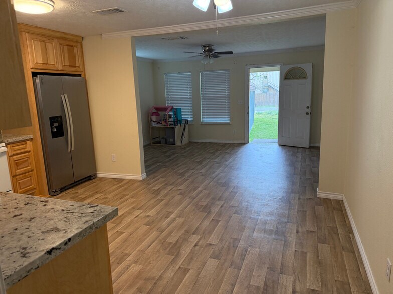 Building Photo - 635 S Archie St