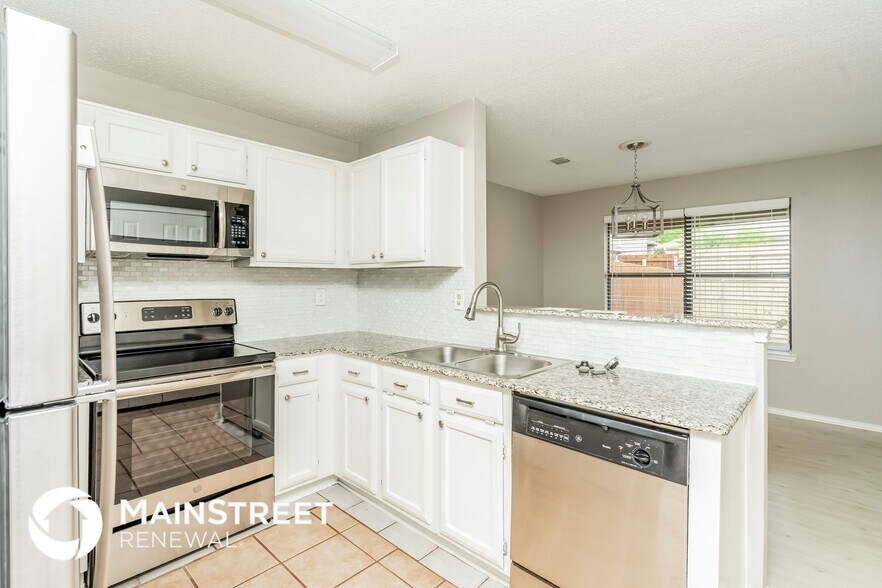 Building Photo - 930 Boxwood Dr