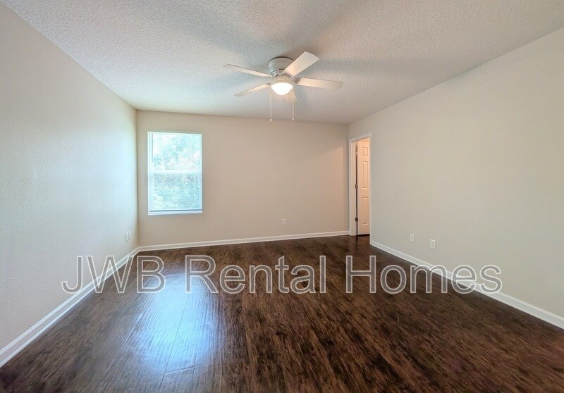 Building Photo - 7147 Alton Ave