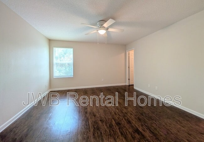 Building Photo - 7147 Alton Ave