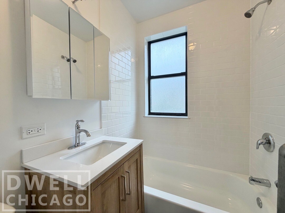 Building Photo - 1540 N Kedzie Ave