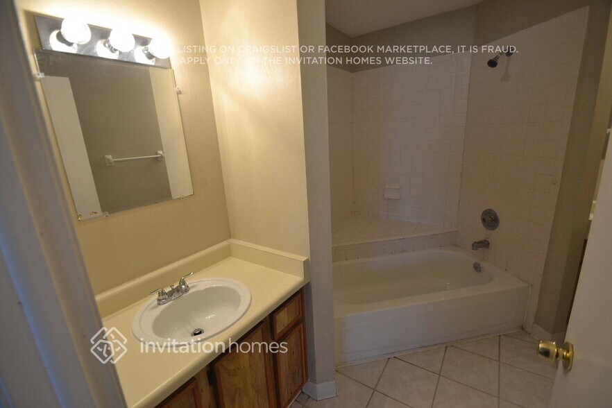 Building Photo - 4636 E Eastwind Dr