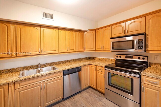 Building Photo - 5451 SW 80th St
