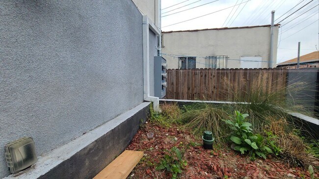 Building Photo - 32(839)