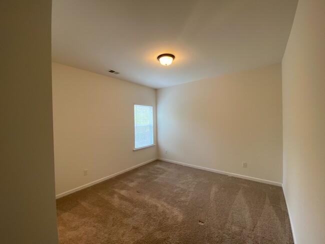 Building Photo - Home for rent in Trussville! View with 48 ...