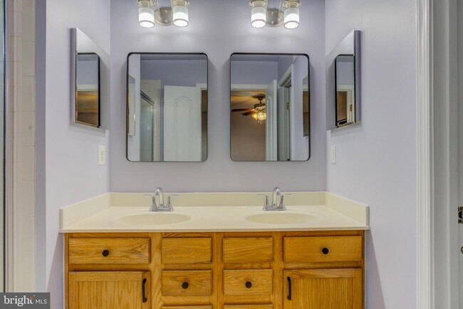 Building Photo - 20934 Houseman Terrace