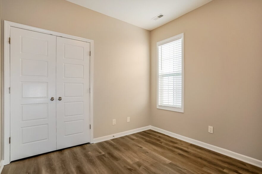 Building Photo - 53 Manito Pl