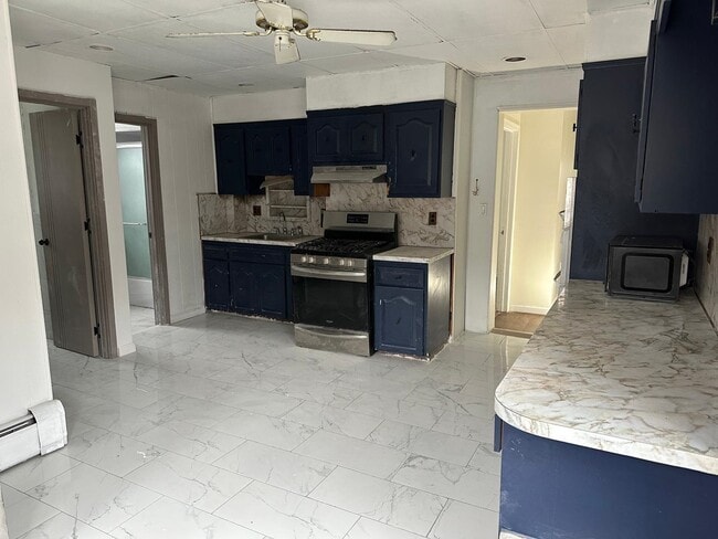 Building Photo - 129 Highland Ave