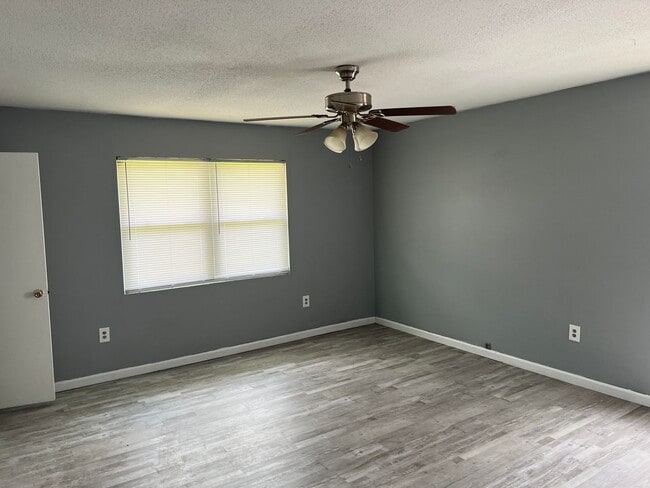 Building Photo - SUMMER MOVE-IN SPECIAL: $300 OFF 1ST MONTH...