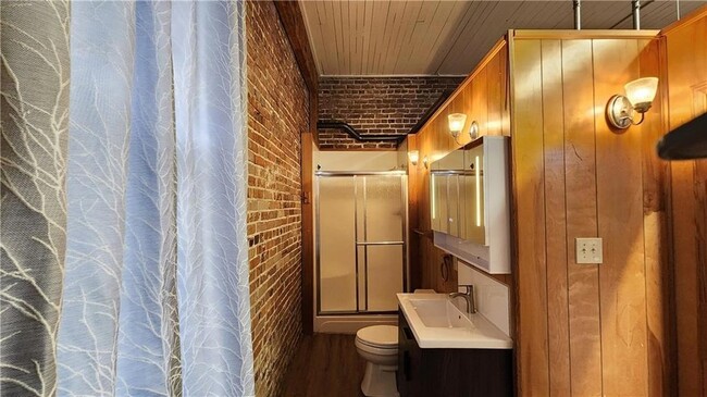 Building Photo - 2594 Front St