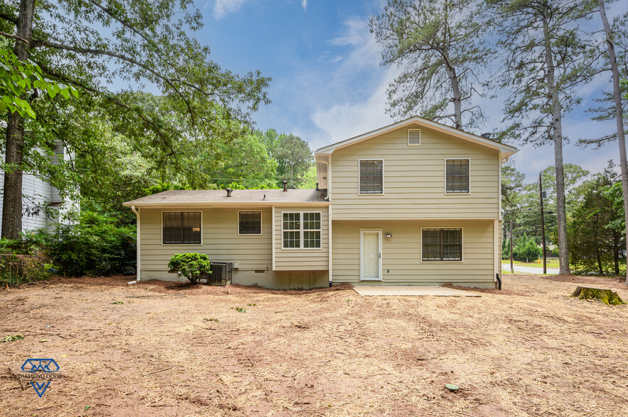 Building Photo - 4400 Chartley Ln