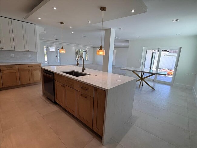 Building Photo - 3918 Doral Dr