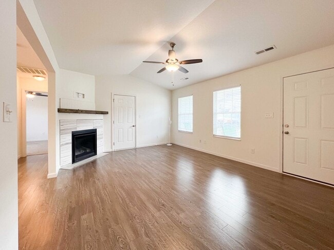 Building Photo - Modern 3BR Home in West Knoxville | Built 2017 | Fenced Yard | 2-Car Garage | Karns Schools