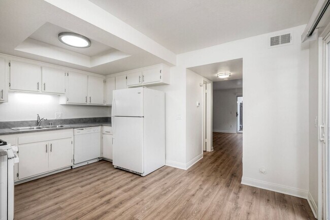 Building Photo - VIA261