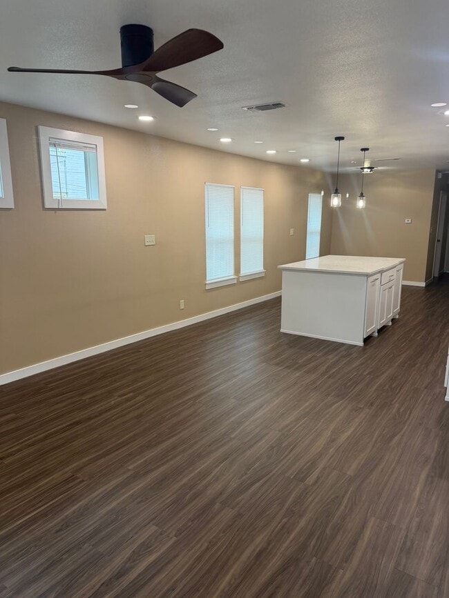 Building Photo - 717-719 Augusta Ave