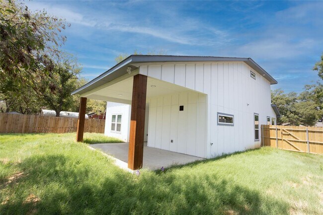 Building Photo - 3817 Winfield Ave