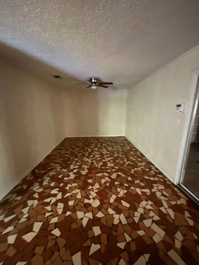 Building Photo - Convenience in the City of Valdosta