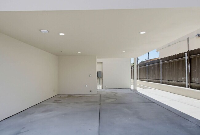 Building Photo - Breathtaking Bay Views & Large Private Deck - Walking Distance To Mission Bay