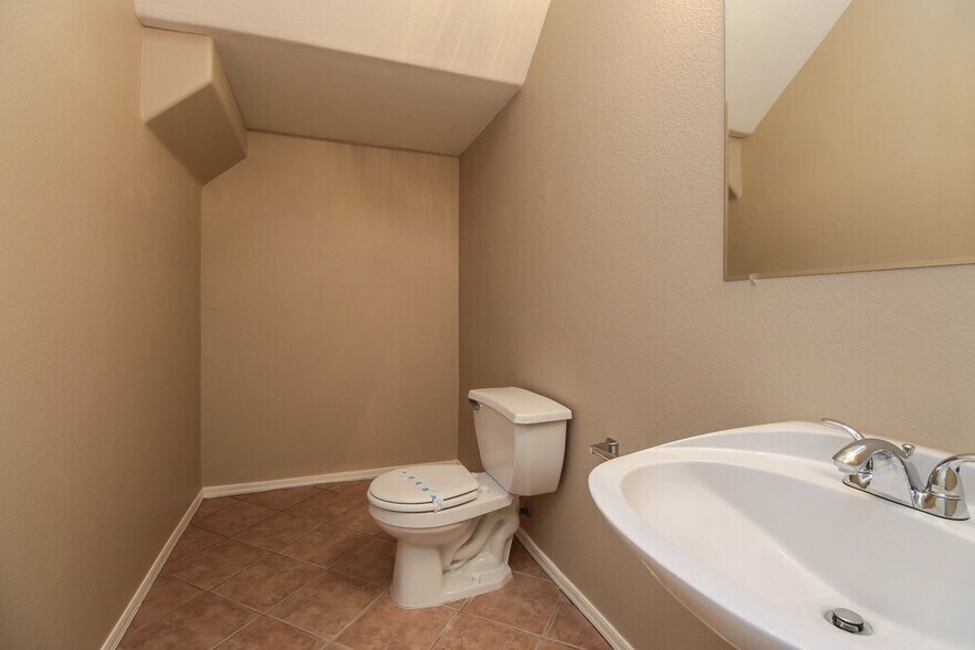 Building Photo - 1575 E Baylor Ln