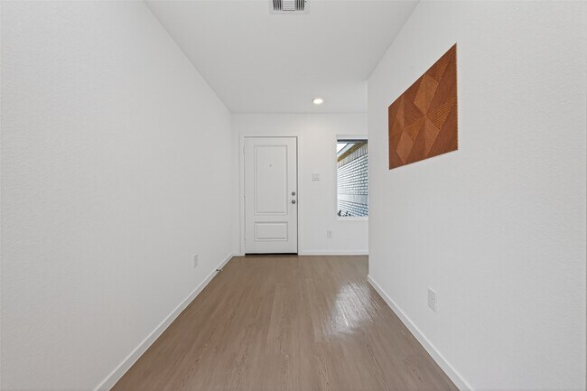 Building Photo - 6274 Alder Crk Dr