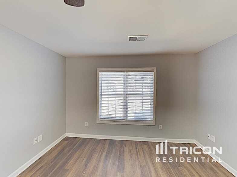Building Photo - 1130 Waverly Pl Dr
