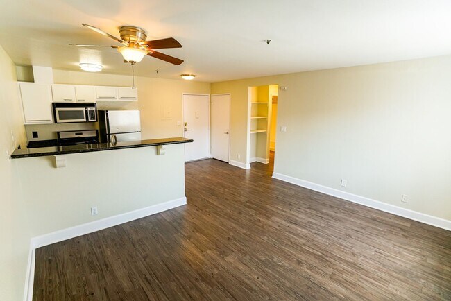 Interior Photo - 700 S. Berendo Ave