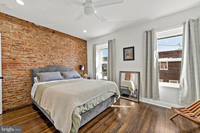 Building Photo - 2648 E Mayfield St