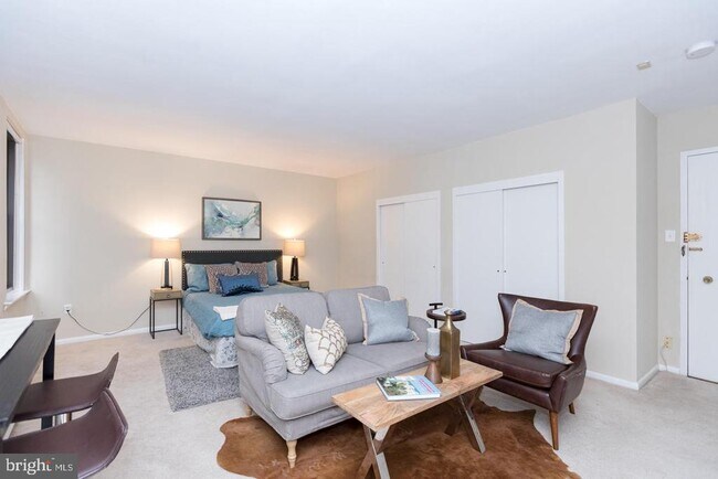 Building Photo - 135 S 19th St