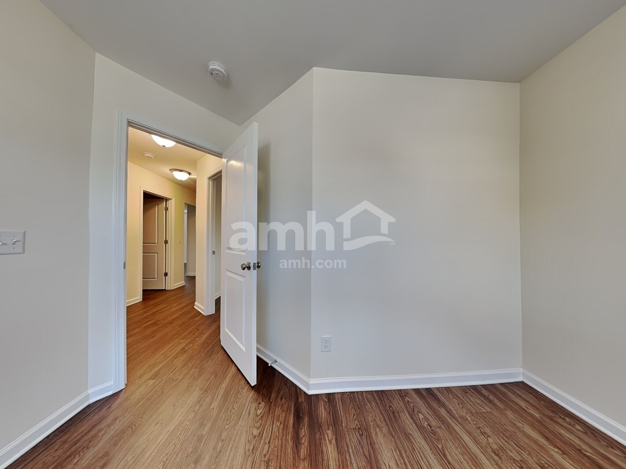 Building Photo - 202 Dogwood Cir