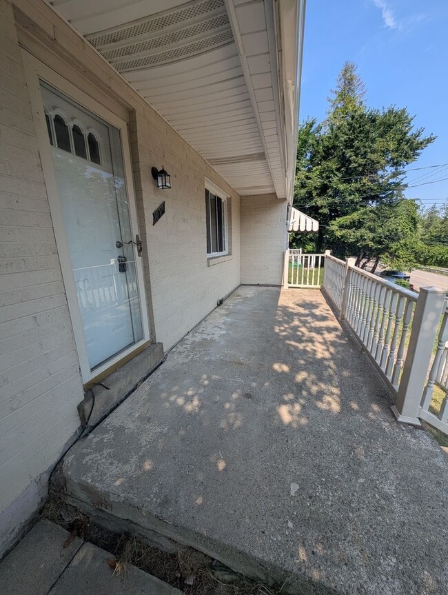 Building Photo - Newly Renovated 3Bd/2Bath Home with Bonus Room -- Available NOW!
