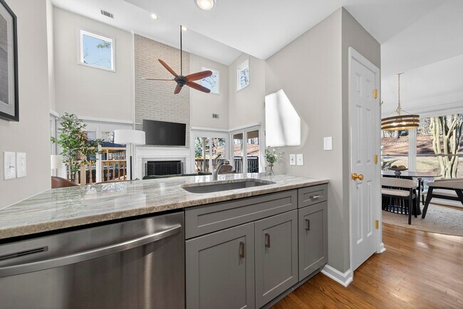 Building Photo - 1002 Cupp Ln